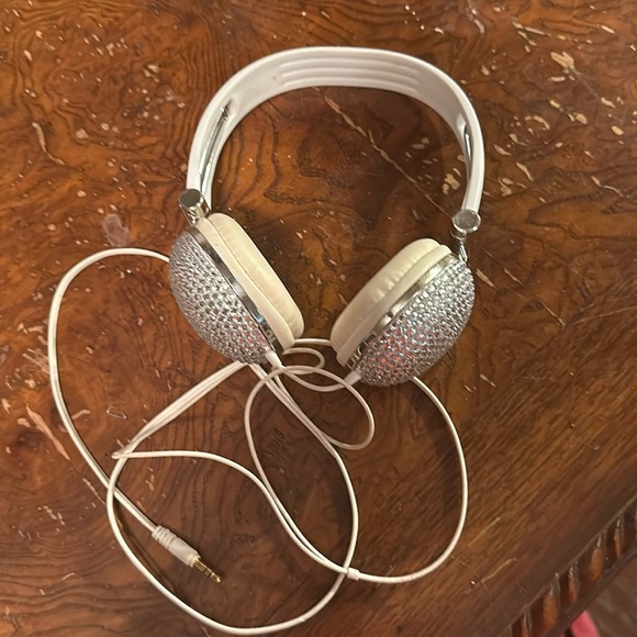 Headphones plug in - Picture 1 of 2